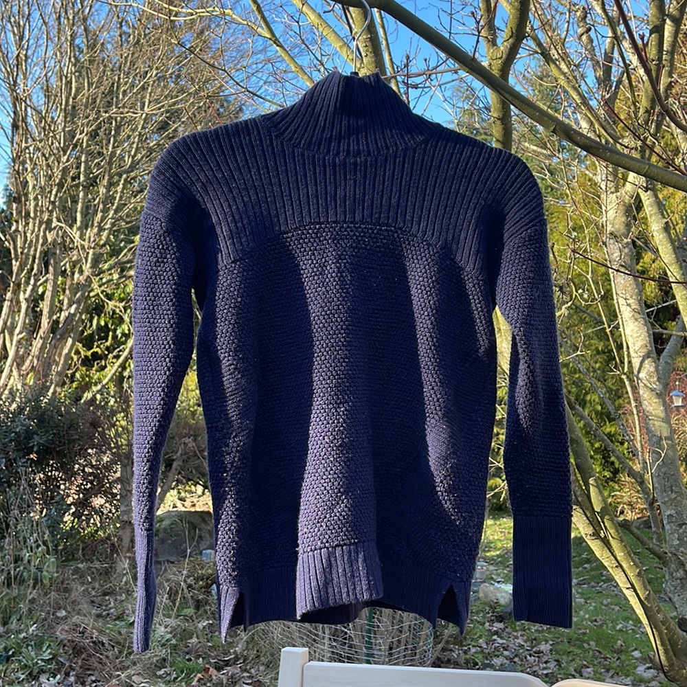 Lululemon sweater